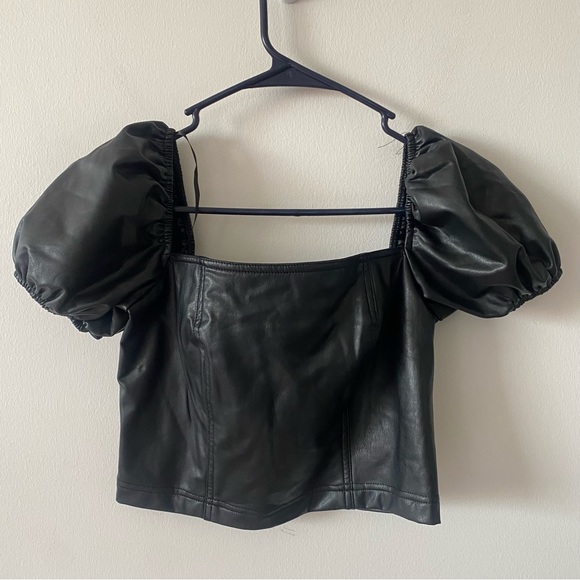 NEW 7 For All Mankind Faux Leather Puff Sleeve Crop Top in Black - Picture 9 of 13